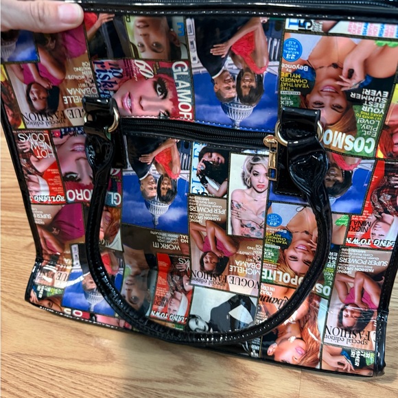 Magazine Print “the Obamas” Bag w/ Matching Zip Wallet - Picture 7 of 7